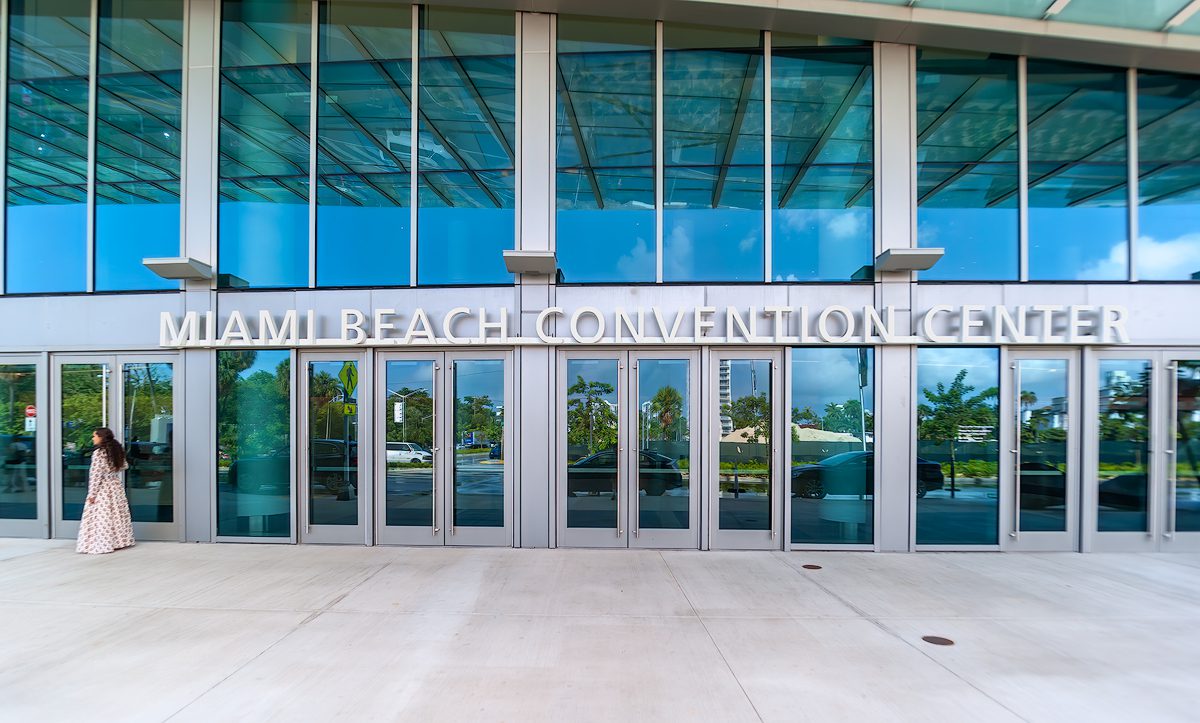 The main entrance of the Miami Beach Convention Center. Venue archive photograph by Alexf, CC BY-SA 4.0.